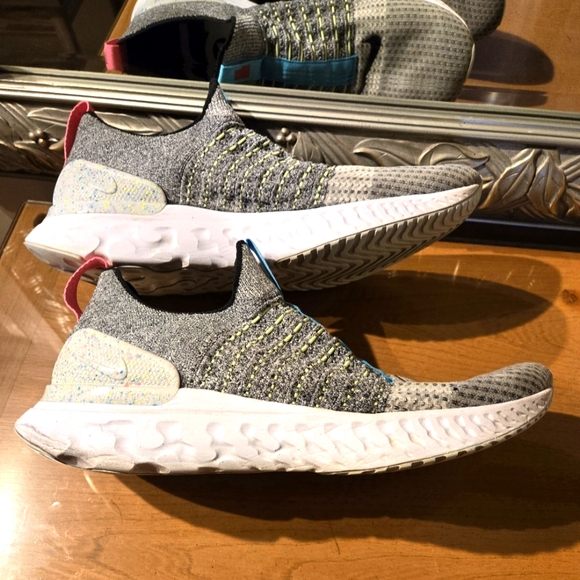 Nike ReAct walking/city shoes - Picture 10 of 14